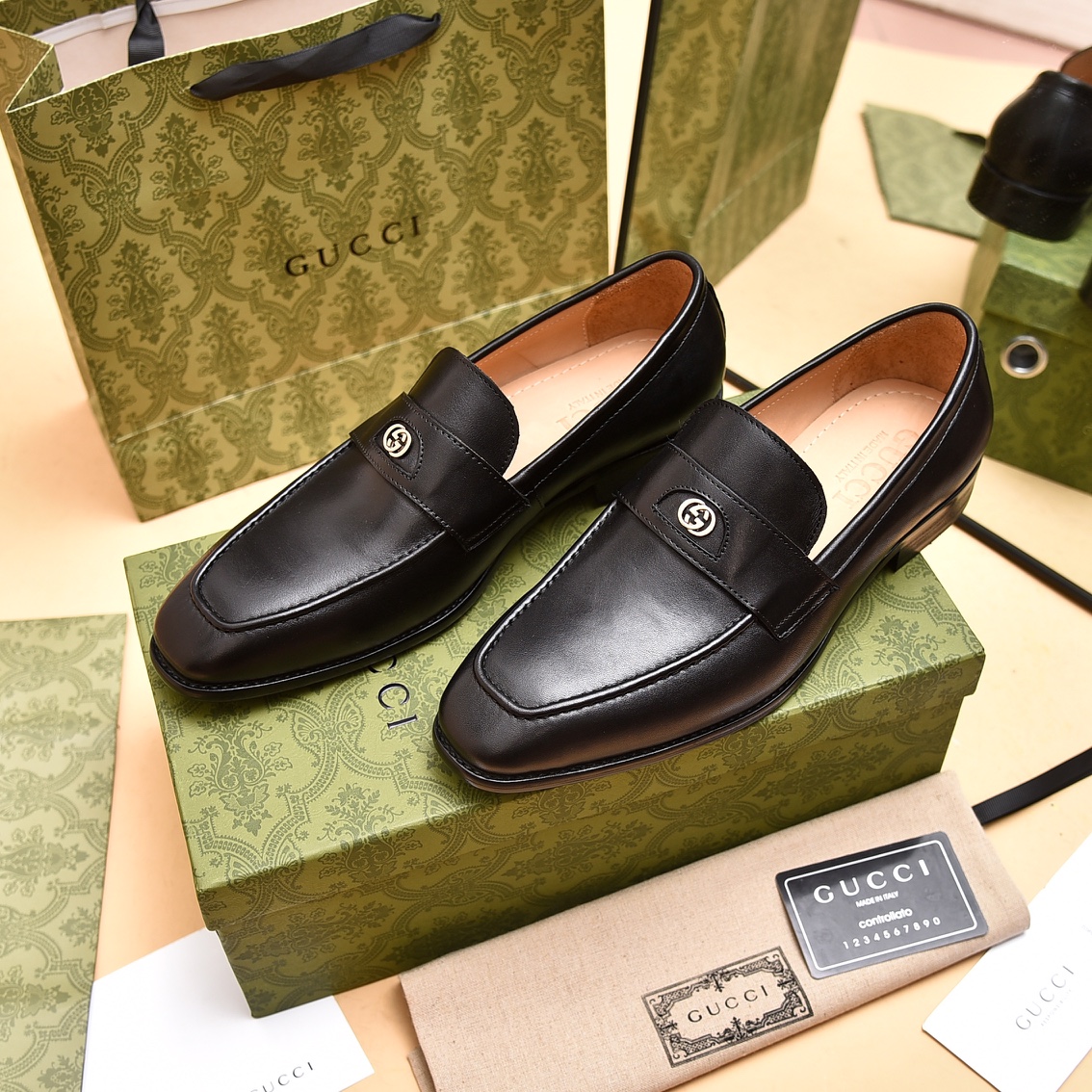 Gucci Men's Loafer With Interlocking G - PerfectKickZ