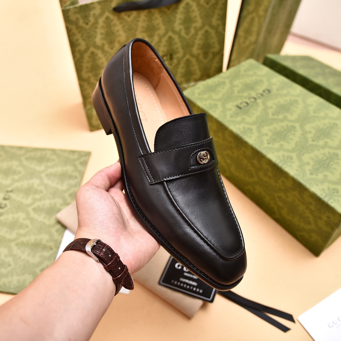 Gucci Men's Loafer With Interlocking G - PerfectKickZ