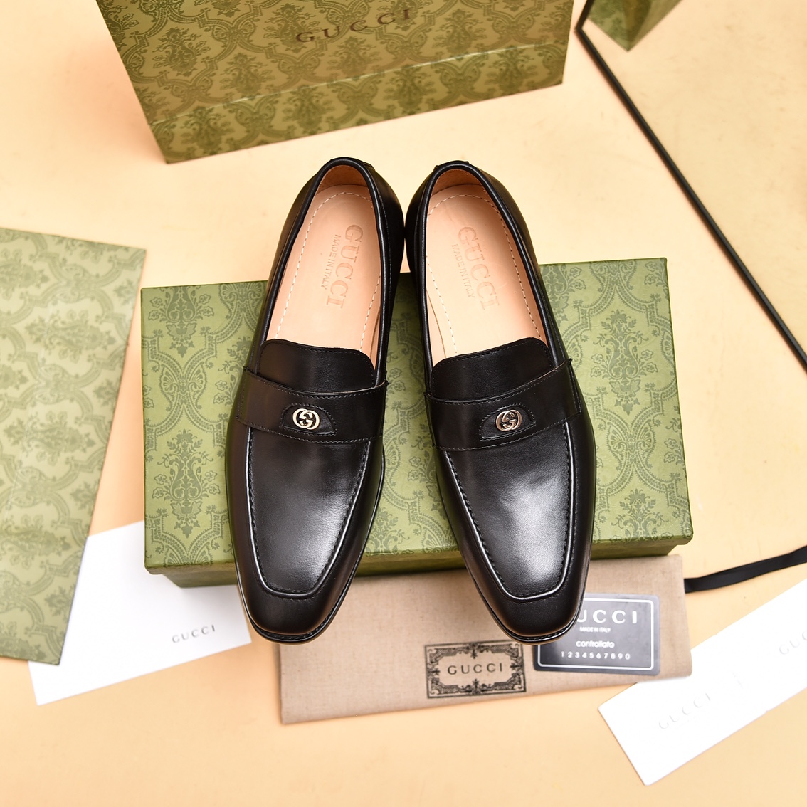 Gucci Men's Loafer With Interlocking G - PerfectKickZ