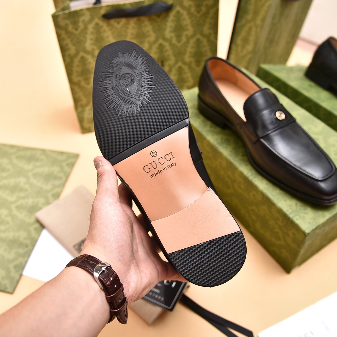 Gucci Men's Loafer With Interlocking G - PerfectKickZ