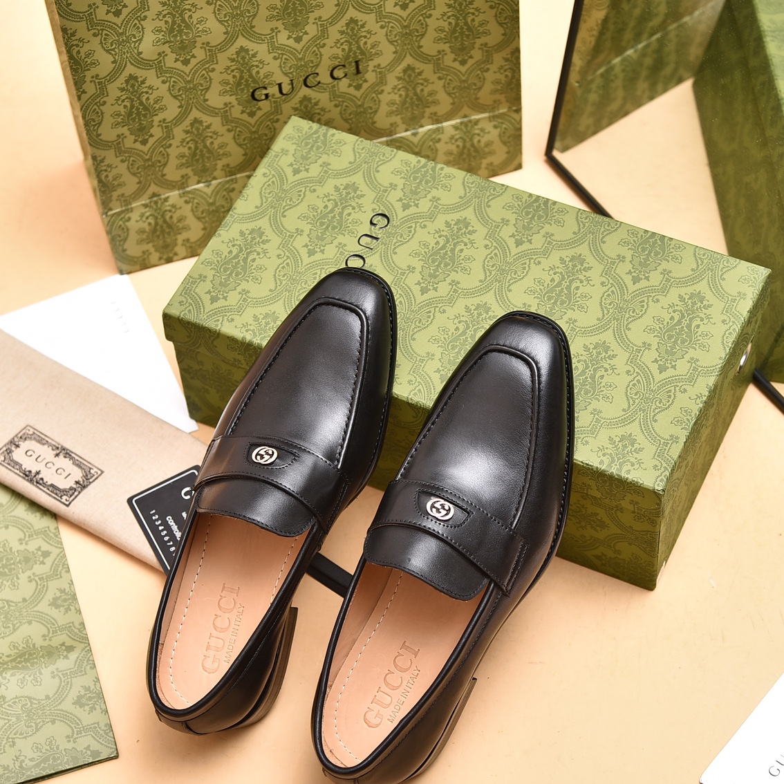 Gucci Men's Loafer With Interlocking G - PerfectKickZ