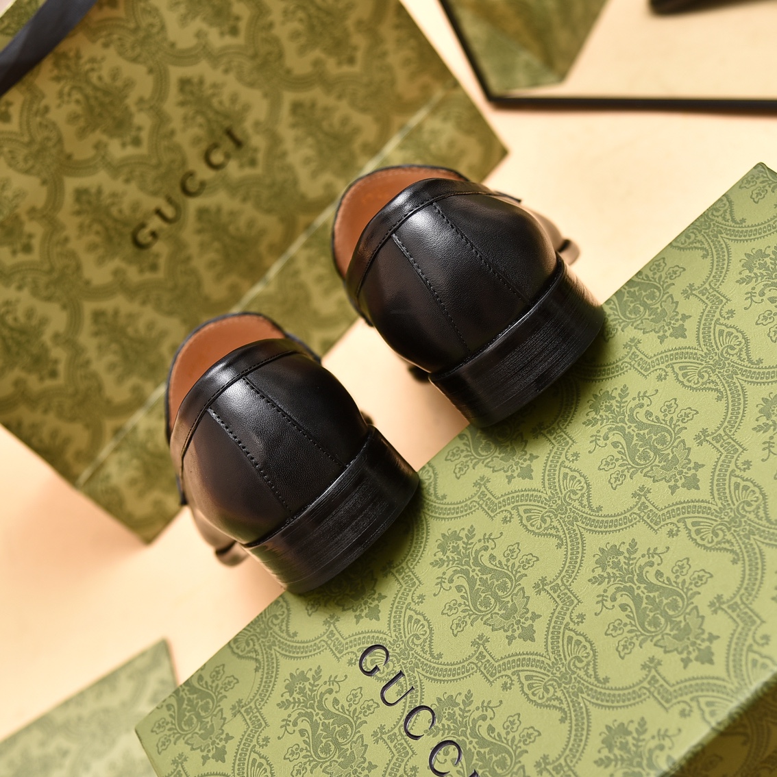 Gucci Men's Loafer With Interlocking G - PerfectKickZ