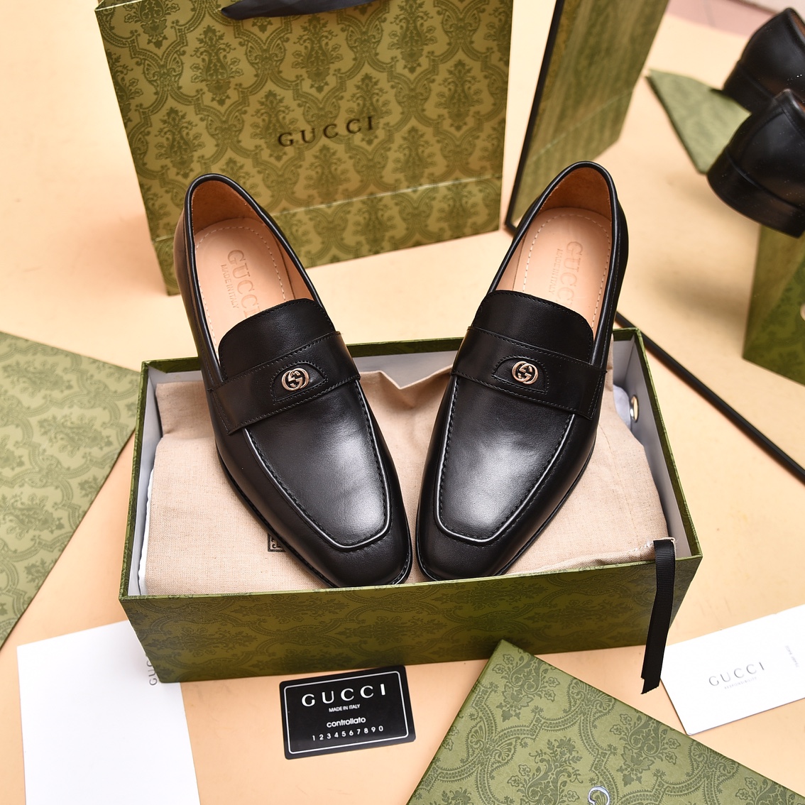 Gucci Men's Loafer With Interlocking G - PerfectKickZ
