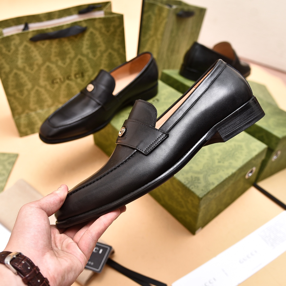 Gucci Men's Loafer With Interlocking G - PerfectKickZ