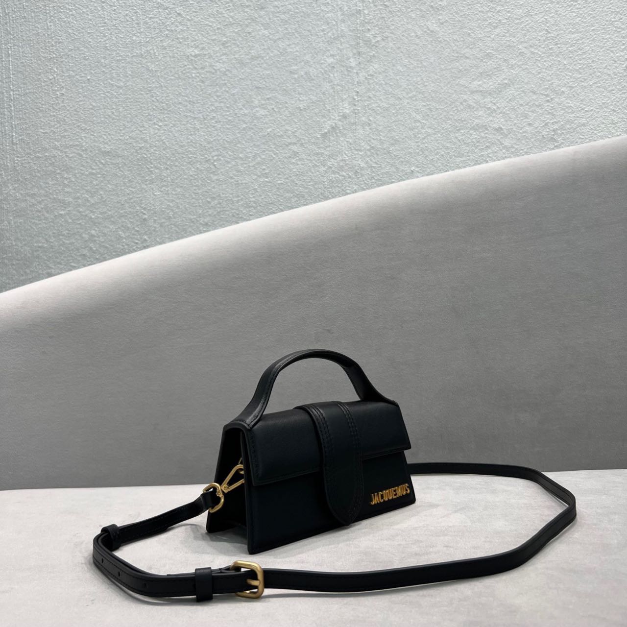 Jacquemus Le Bambino Small Handbag With Adjustable Crossbody Strap(18-6-7cm) - PerfectKickZ