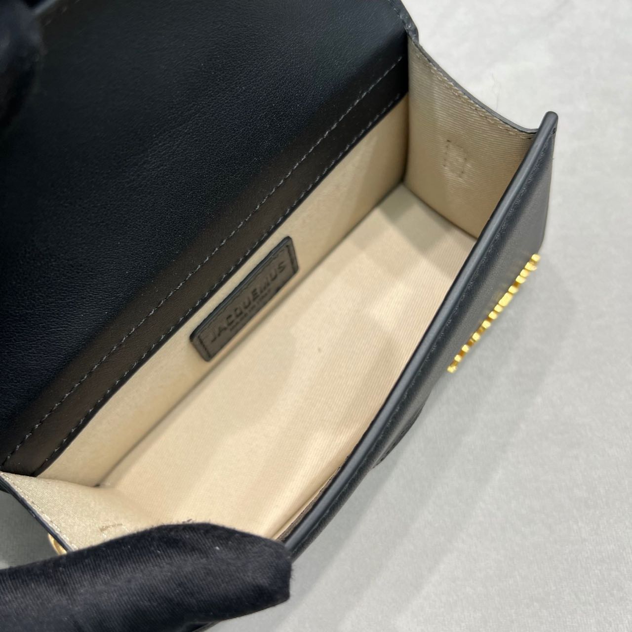 Jacquemus Le Bambino Small Handbag With Adjustable Crossbody Strap(18-6-7cm) - PerfectKickZ