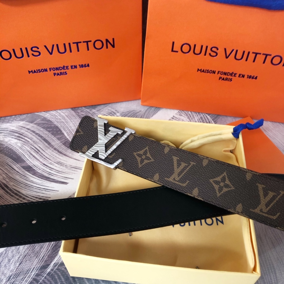 Louis Vuitton LV Pyramide Cities Exclusive 40MM Reversible Belt—Hong Kong - PerfectKickZ