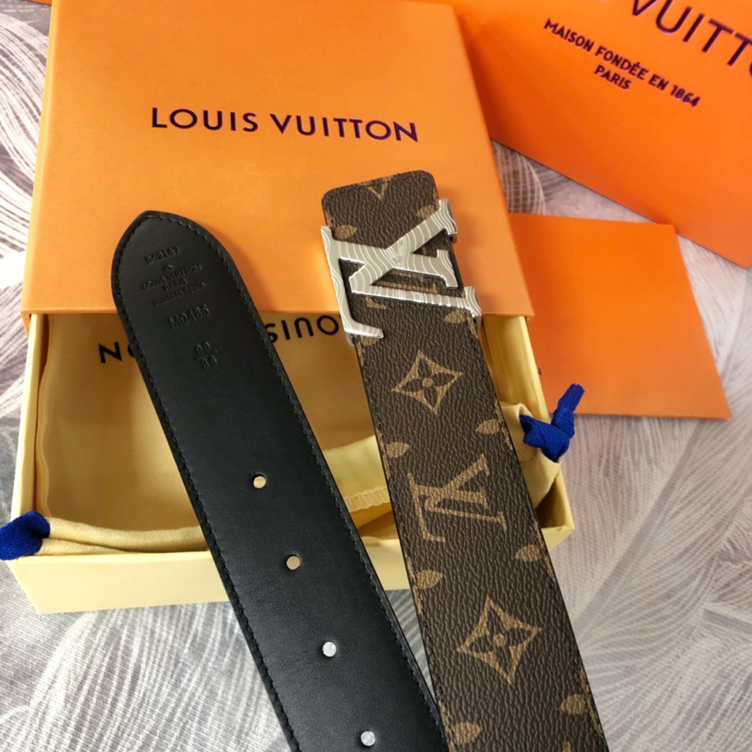 Louis Vuitton LV Pyramide Cities Exclusive 40MM Reversible Belt—Hong Kong - PerfectKickZ