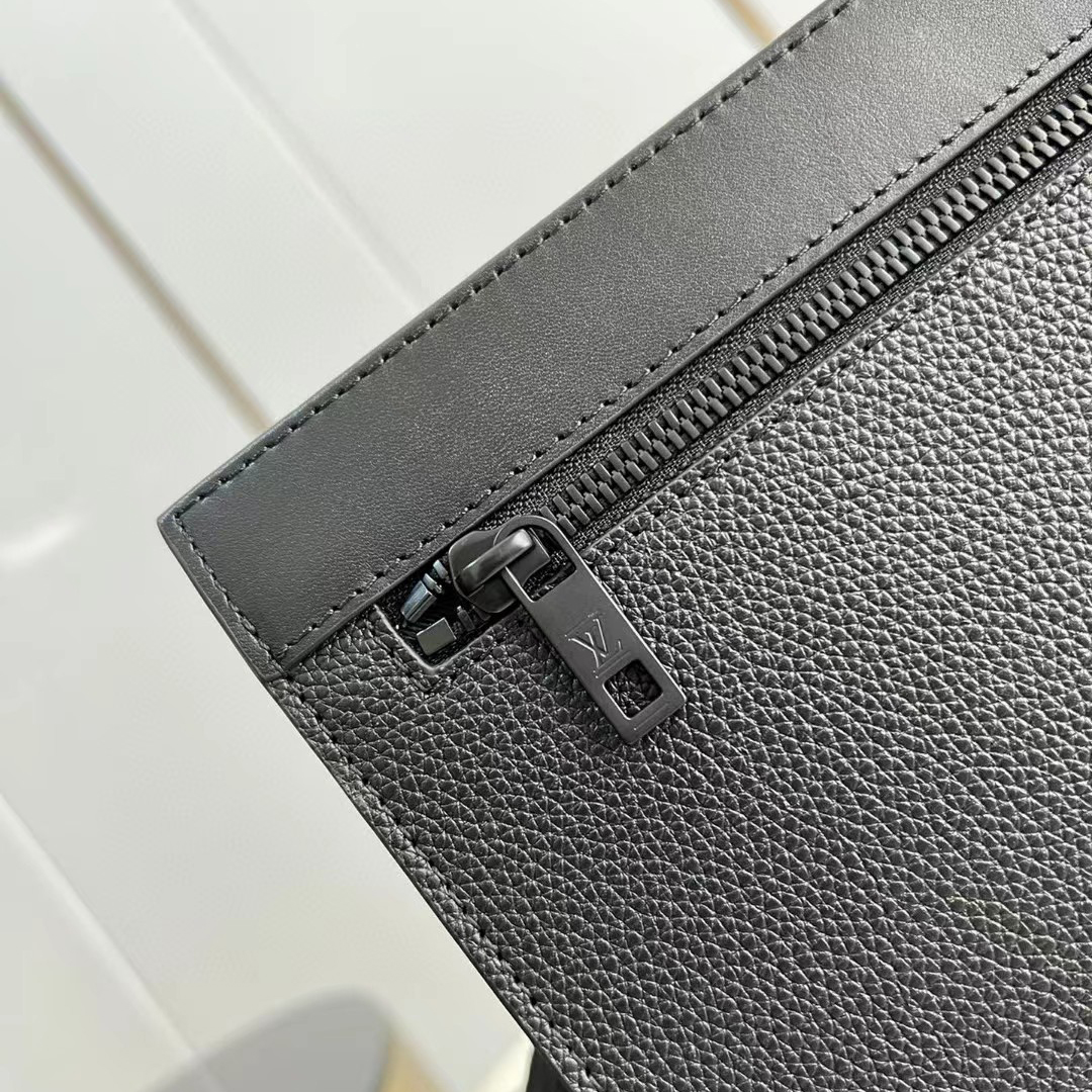 Louis Vuitton Messenger Voyage(28-21-6cm)    M59329 - PerfectKickZ