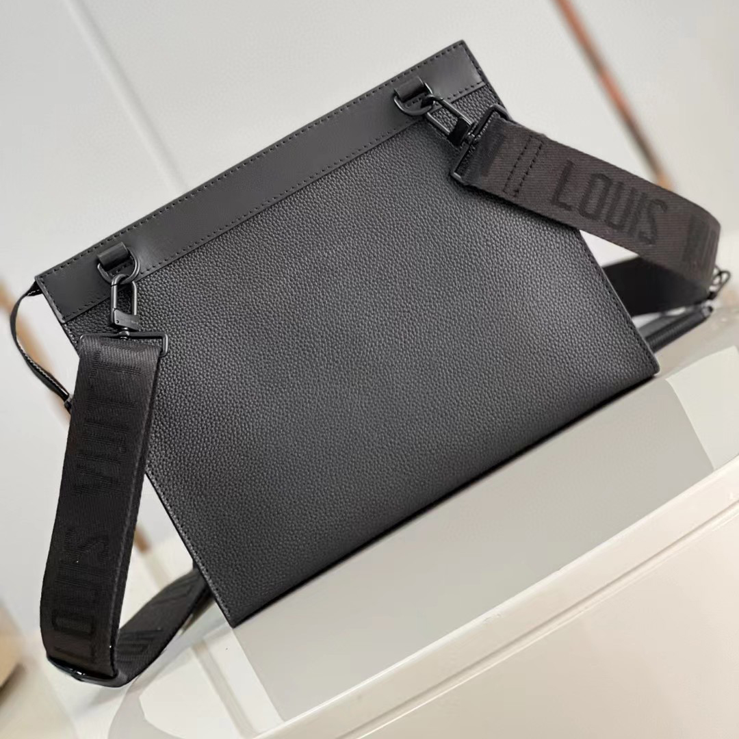 Louis Vuitton Messenger Voyage(28-21-6cm)    M59329 - PerfectKickZ