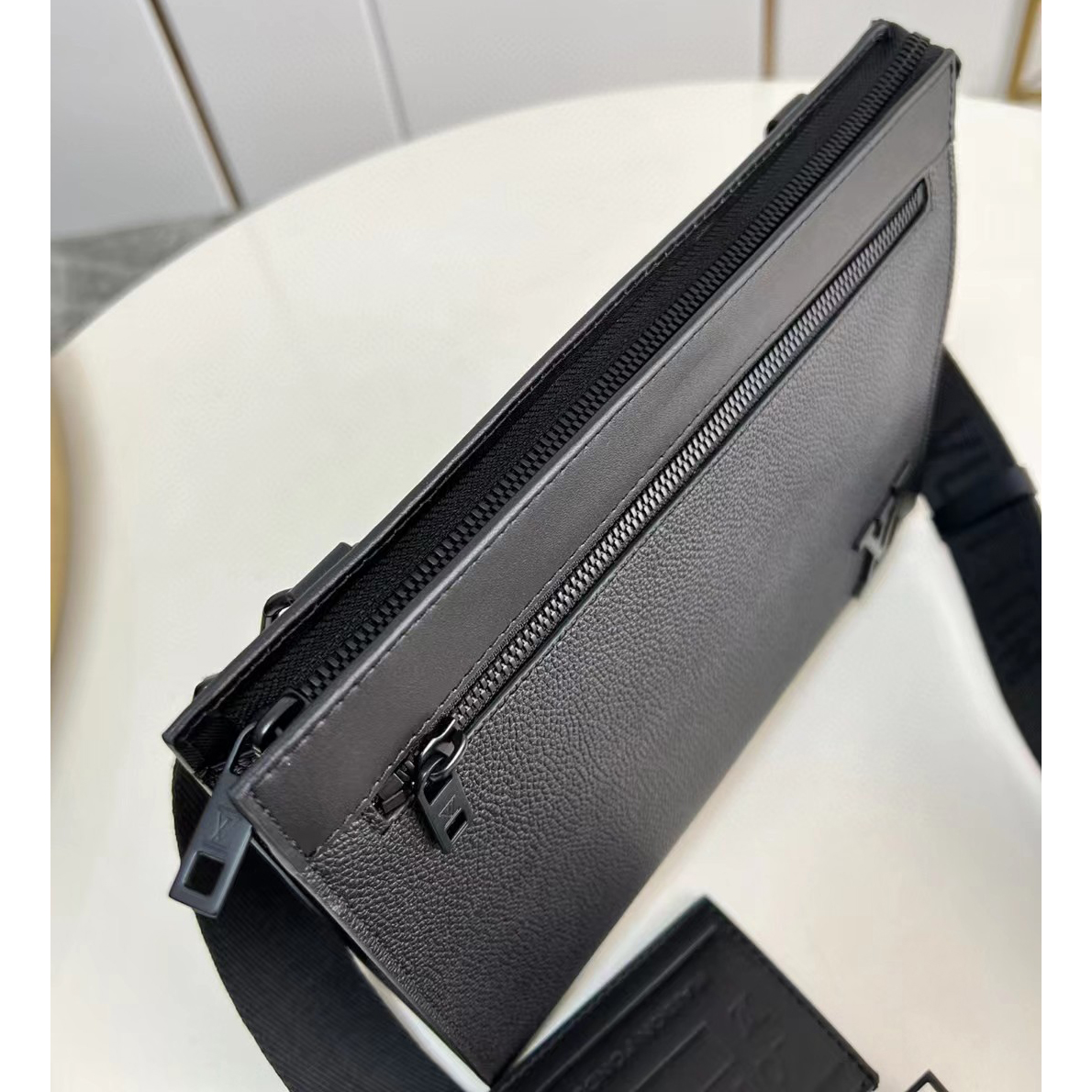 Louis Vuitton Messenger Voyage(28-21-6cm)    M59329 - PerfectKickZ