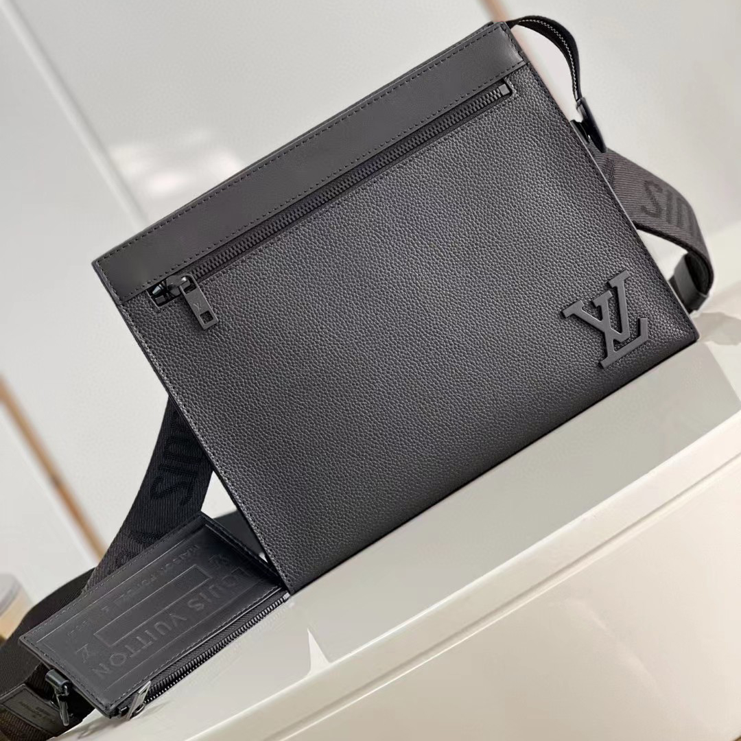 Louis Vuitton Messenger Voyage(28-21-6cm)    M59329 - PerfectKickZ