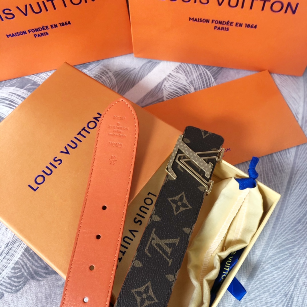 Louis Vuitton LV Pyramide Cities Exclusive 40MM Reversible Belt—Chicago - PerfectKickZ