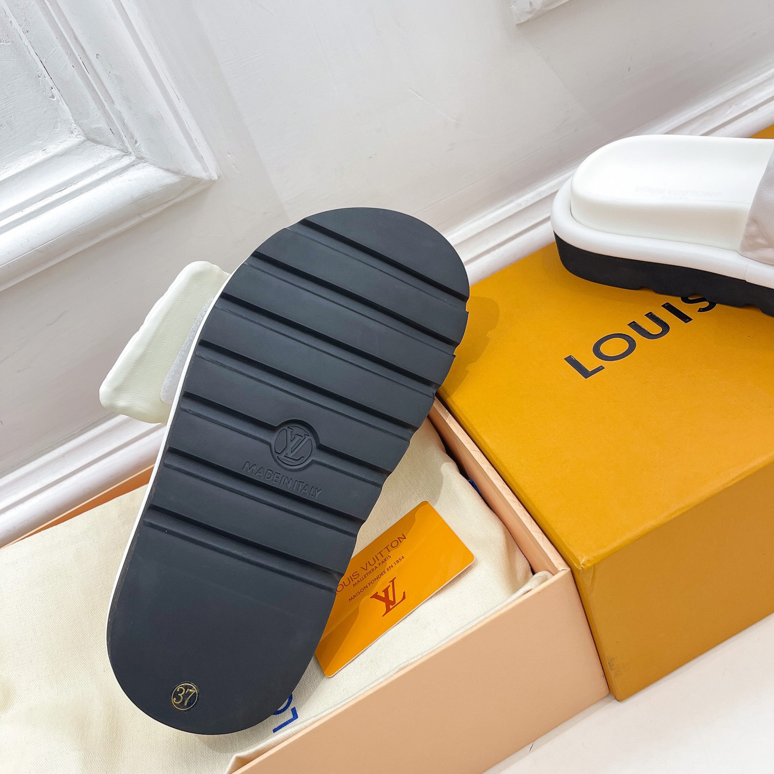 Louis Vuitton Pool Pillow Comfort Mule    1AABKV - PerfectKickZ