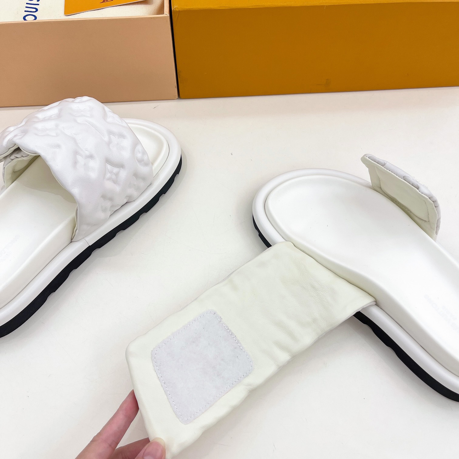 Louis Vuitton Pool Pillow Comfort Mule    1AABKV - PerfectKickZ