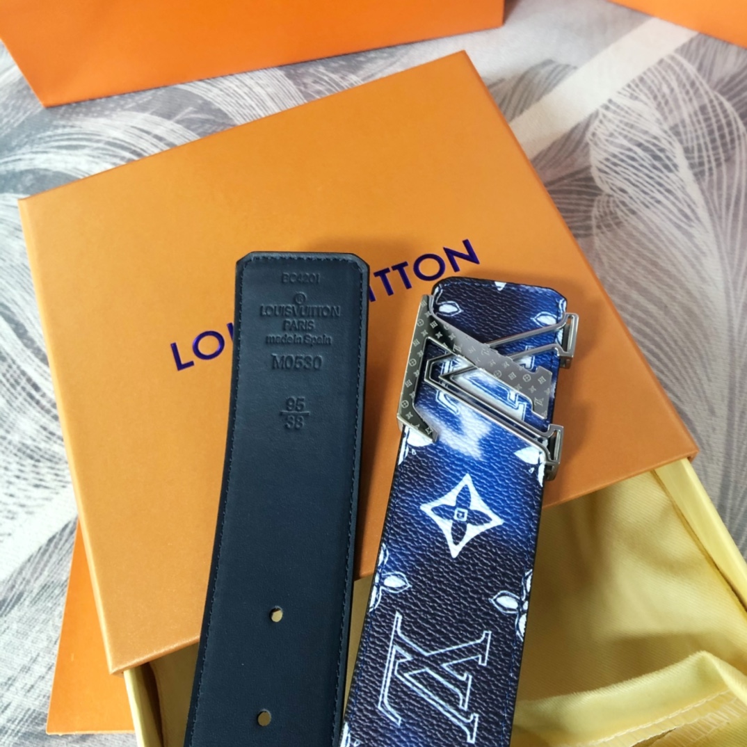 Louis Vuitton LV Initials Mng Bandana 40MM Reversible Belt   M0530T - 