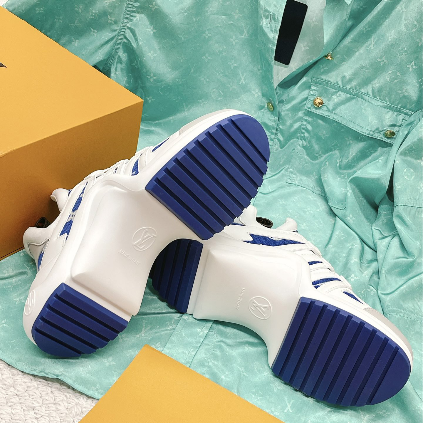 Louis Vuitton LV Archlight Sneaker     1AACTY - 