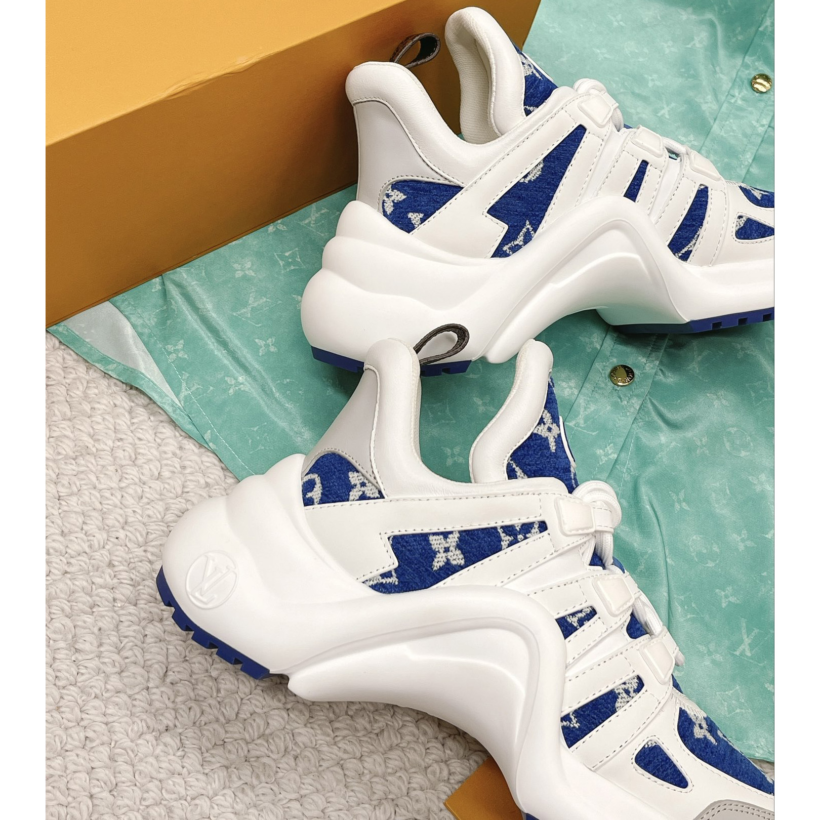 Louis Vuitton LV Archlight Sneaker     1AACTY - 