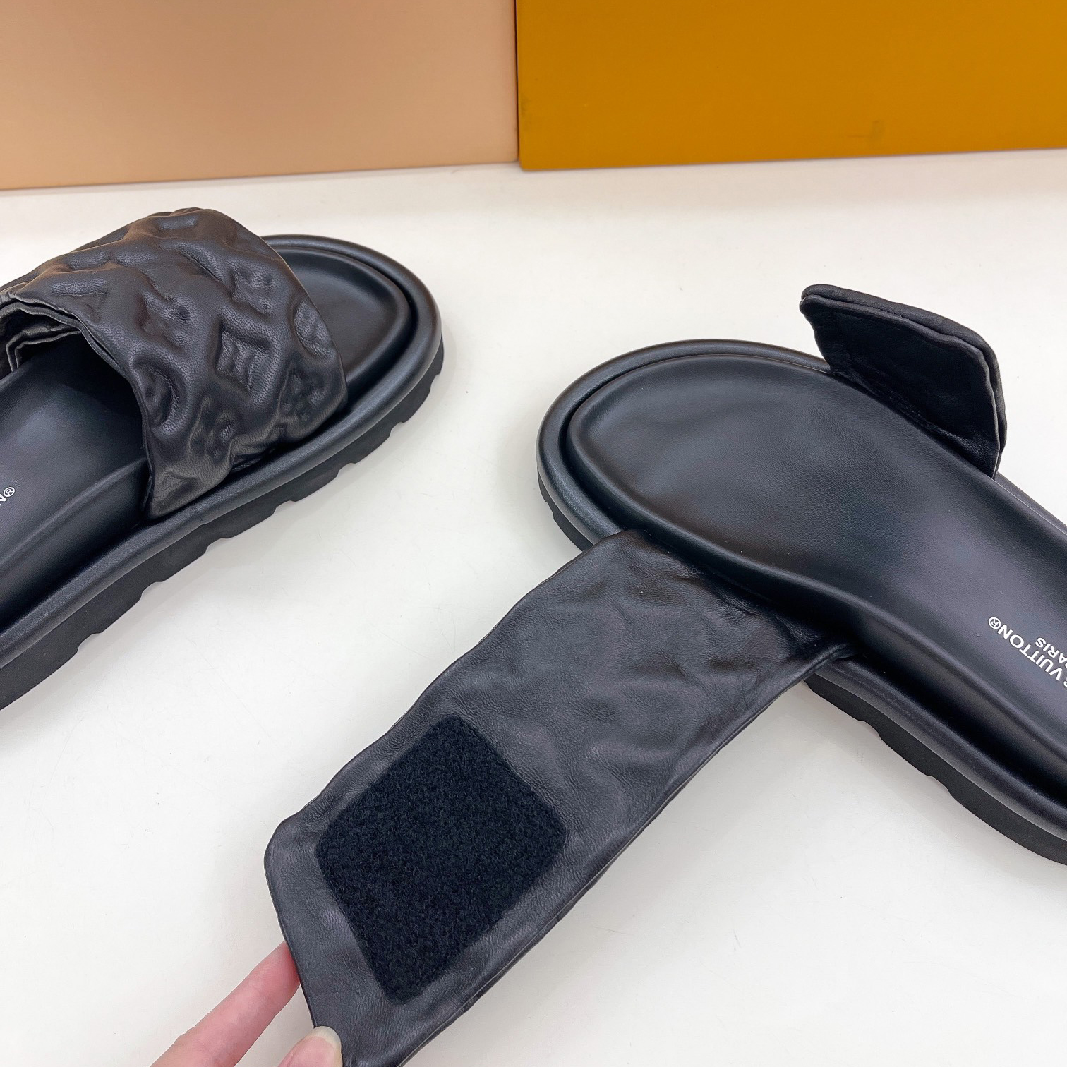 Louis Vuitton Pool Pillow Comfort Mule    1AABKM - PerfectKickZ
