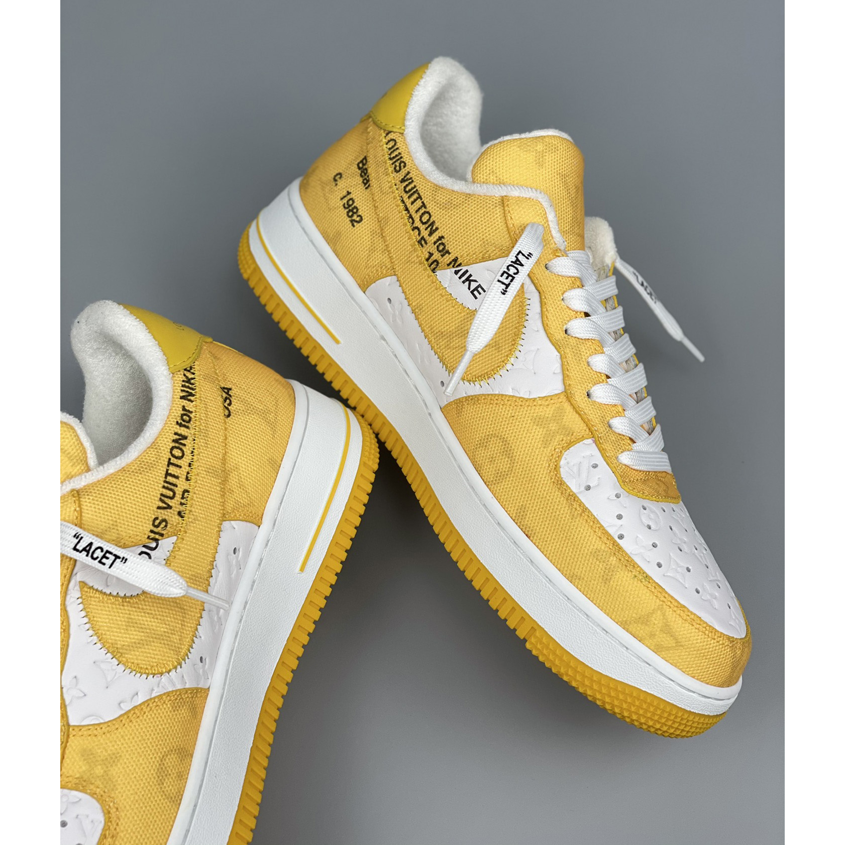 Louis Vuitton x Off-White x Nike Sneaker    - 