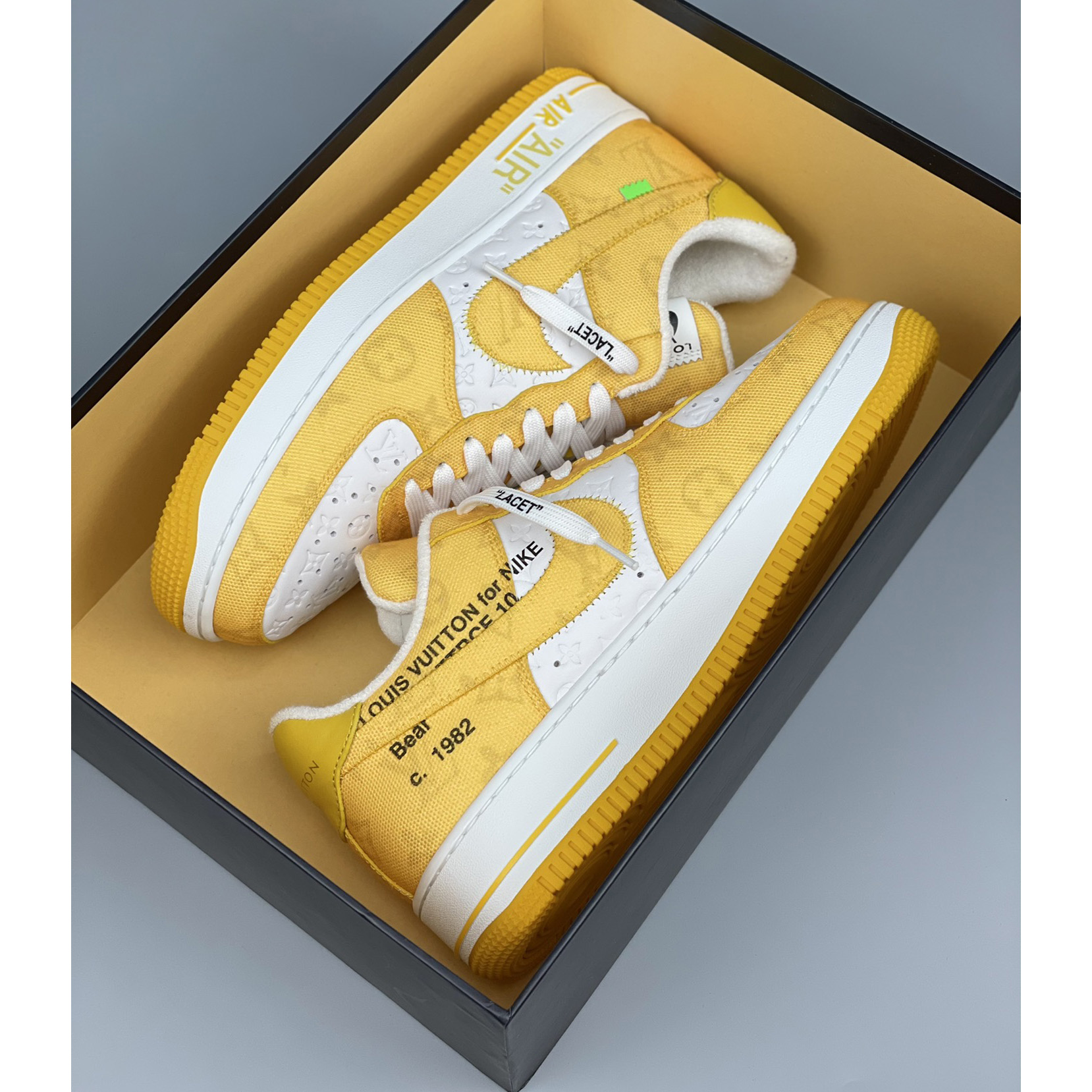 Louis Vuitton x Off-White x Nike Sneaker    - 