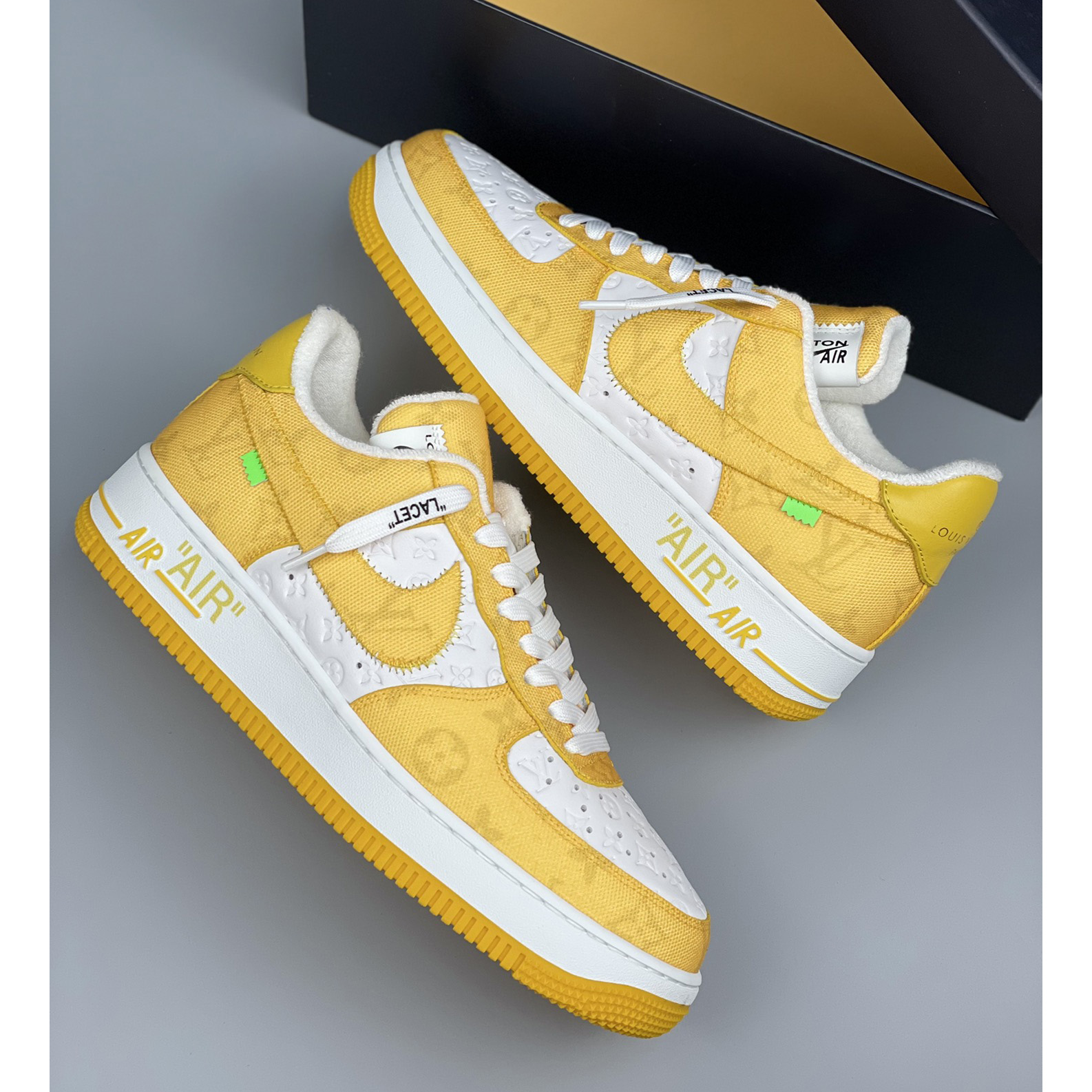 Louis Vuitton x Off-White x Nike Sneaker    - 