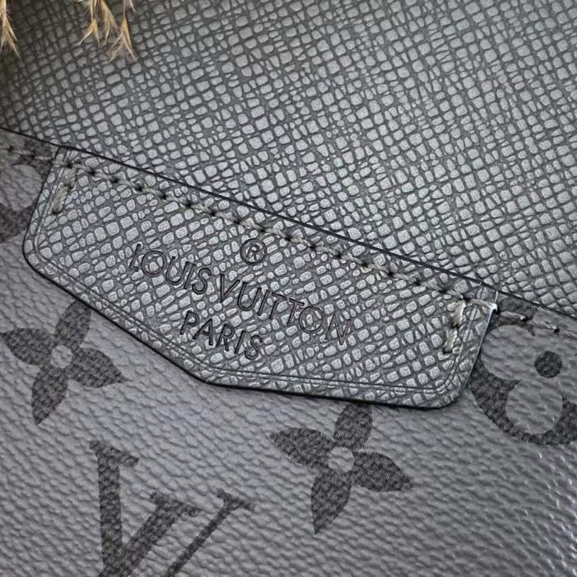 Louis Vuitton Outdoor Slingbag(13-21-5cm)   M30833 - PerfectKickZ