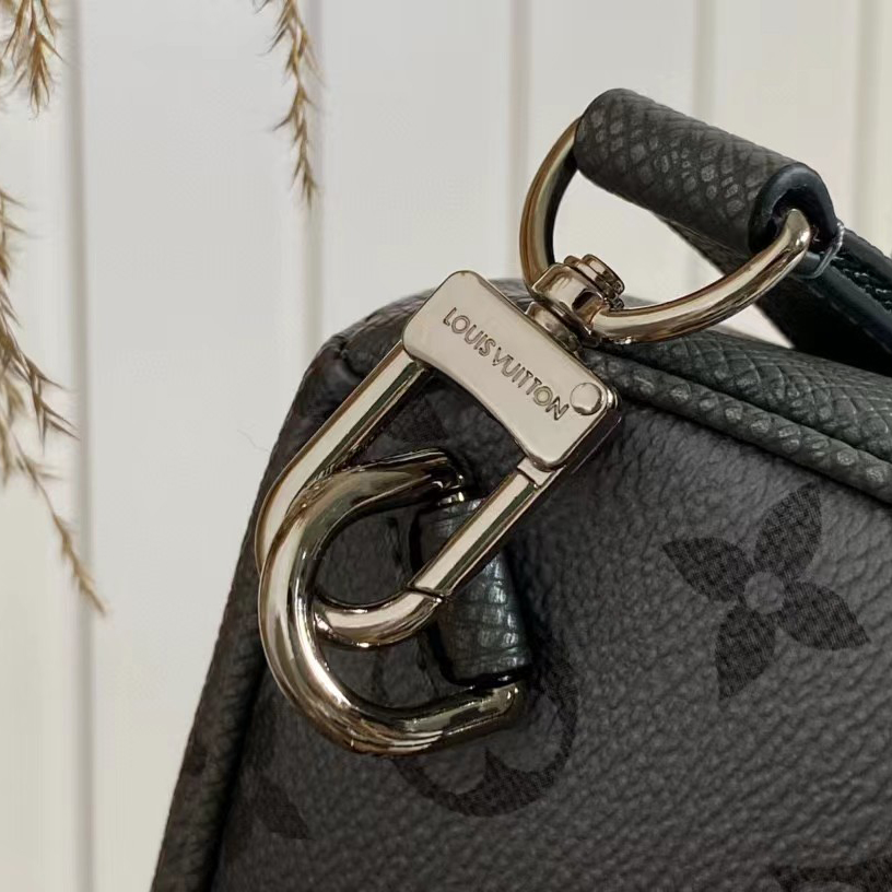 Louis Vuitton Outdoor Slingbag(13-21-5cm)   M30833 - PerfectKickZ
