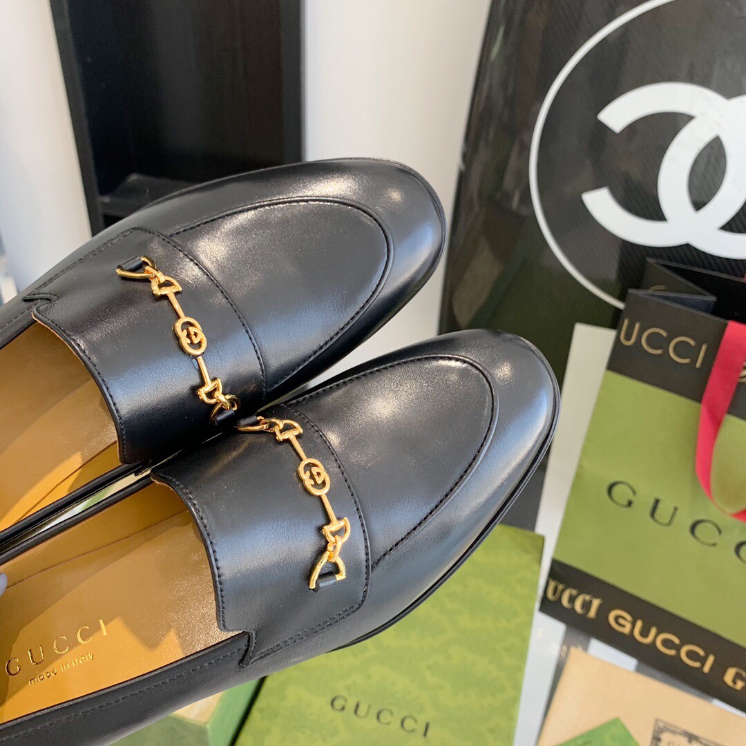 Gucci Women's Loafer With Horsebit - PerfectKickZ