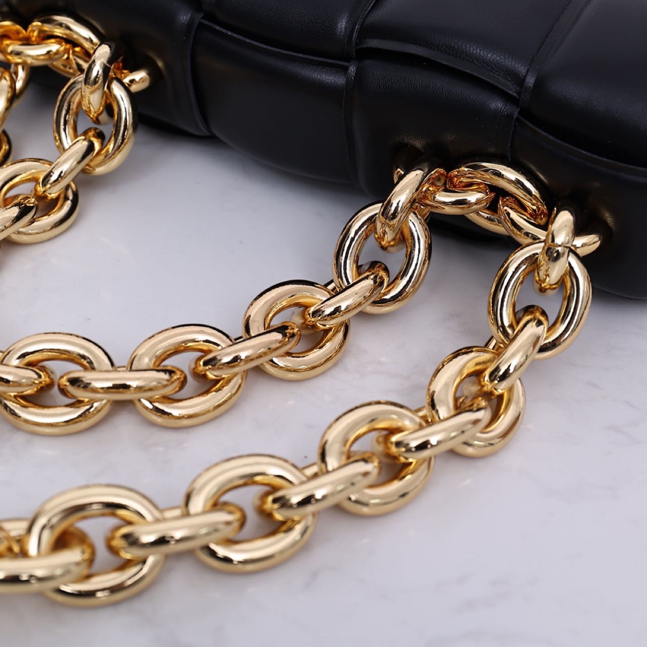 Bottega Veneta Chain Cassette Leather Crossbody Bag(26-18-8cm) - PerfectKickZ