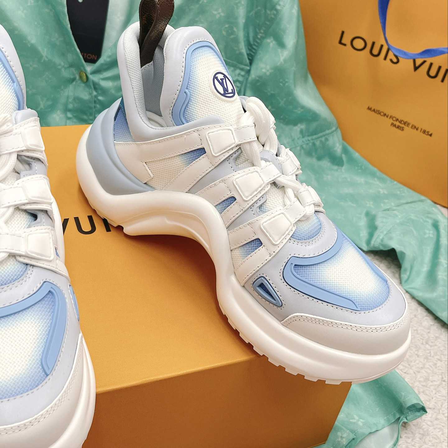 Louis Vuitton LV Archlight Sneaker       1A9RVH - PerfectKickZ