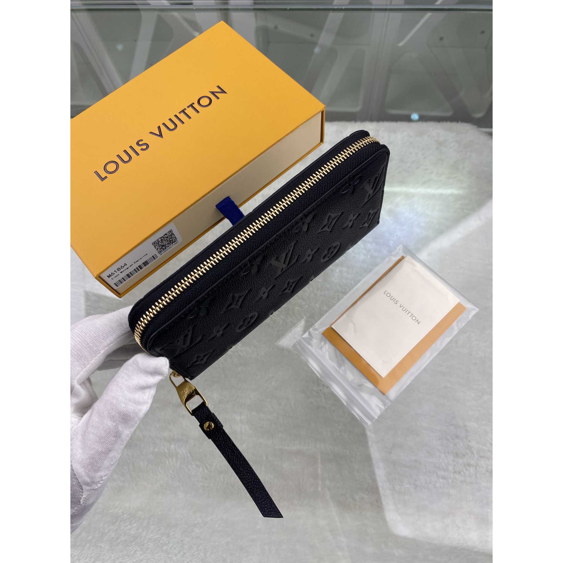 Louis Vuitton Zippy Wallet (19.5-10CM)     M61864 - PerfectKickZ