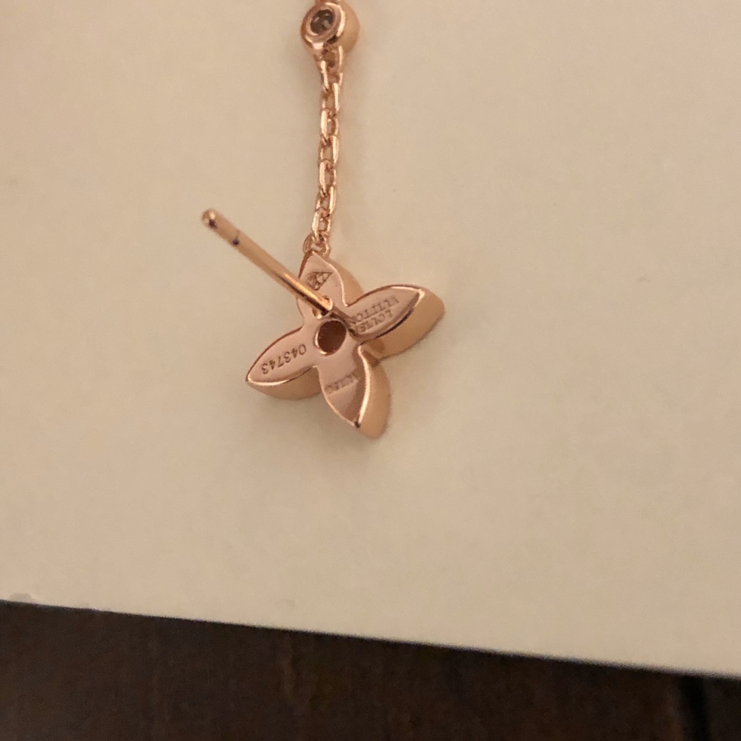 Louis Vuitton Idylle Blossom Mono Chain Earrings, Pink Gold And Diamonds - Per Unit    Q96836 - PerfectKickZ