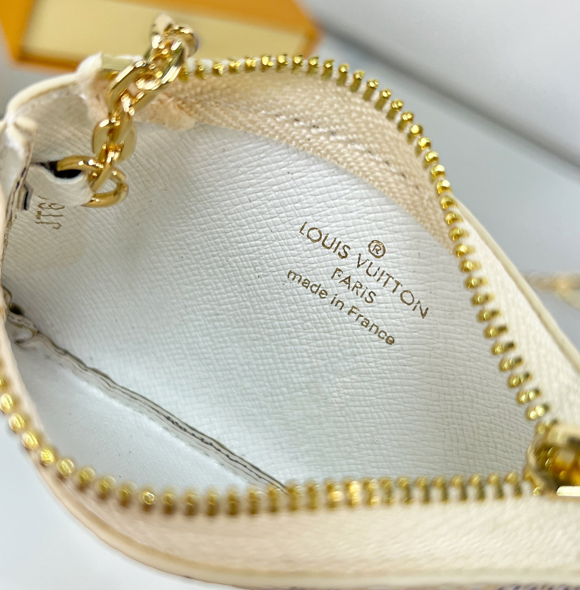 Louis Vuitton Key Pouch     M62650 - PerfectKickZ