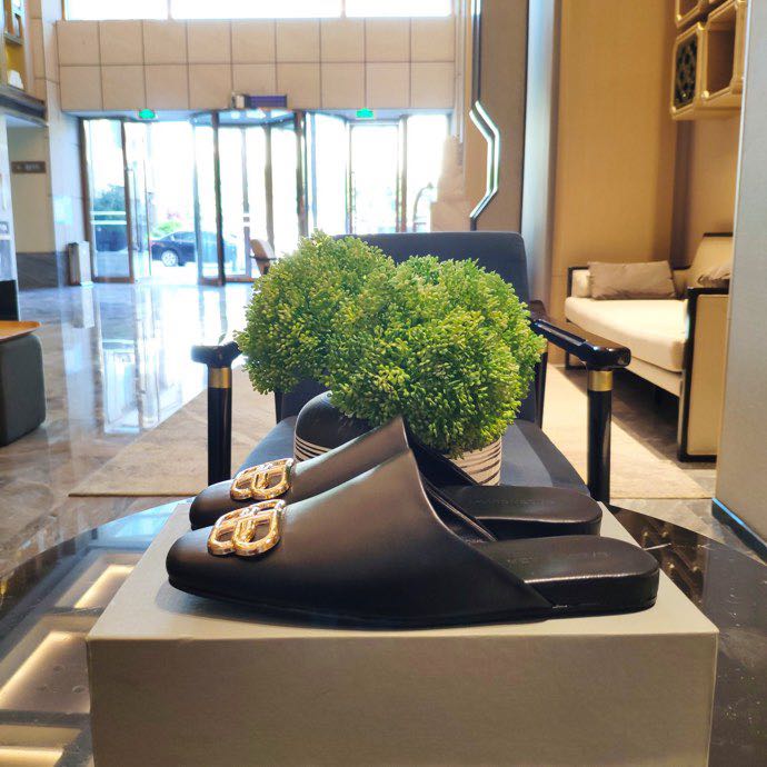 Balenciaga Cosy BB Slide In Black Smooth Calfskin, Aged-Gold Hardware - PerfectKickZ