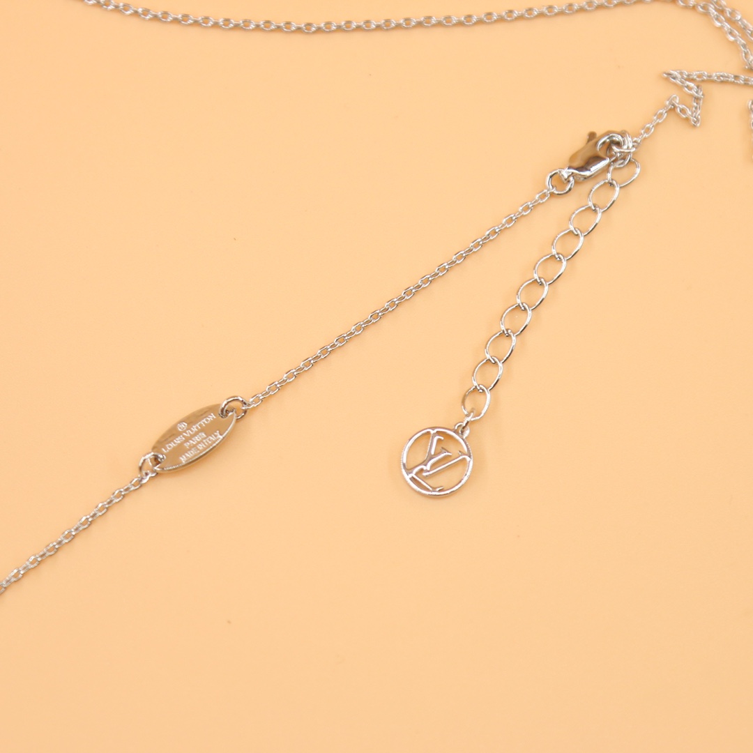 Louis Vuitton LV Idylle Blossom Large Pendant, White Gold And Diamonds      Q93821 - 