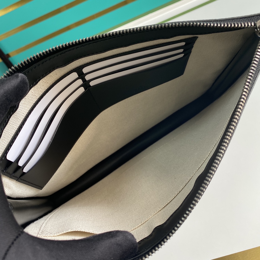 Gucci Black GG Pouch(28-22-3.5cm) - PerfectKickZ