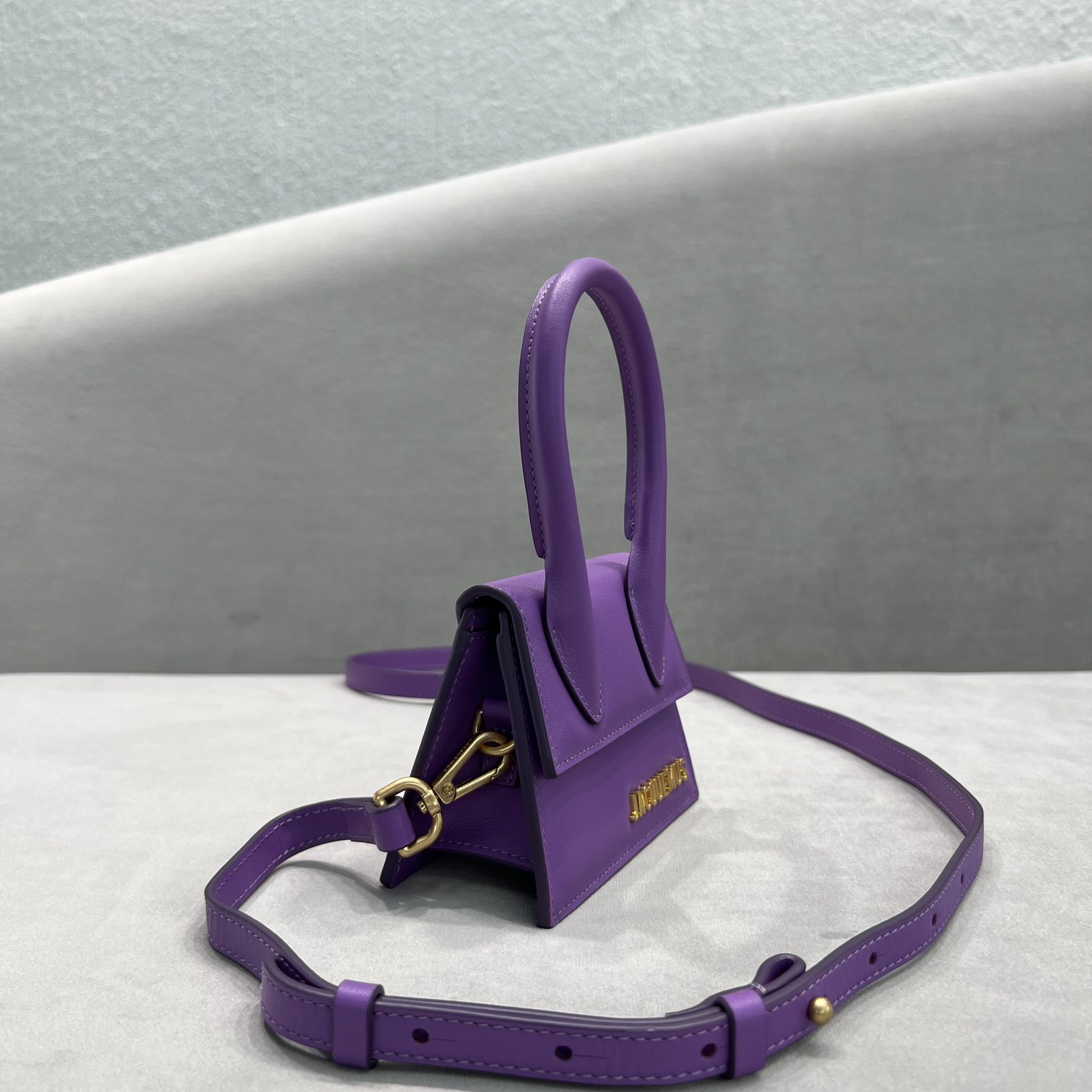 Jacquemus Le Chiquito Signature Mini Handbag(12-8-5cm) - 