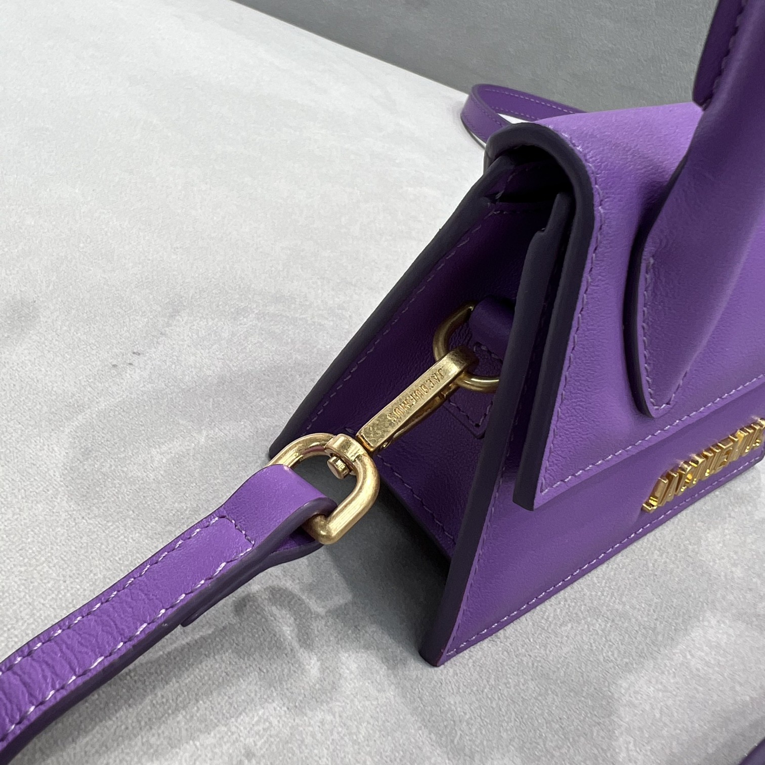 Jacquemus Le Chiquito Signature Mini Handbag(12-8-5cm) - 