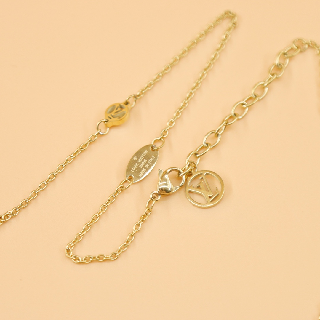 Louis Vuitton LV Idylle Blossom Large Pendant    Q93821 - PerfectKickZ