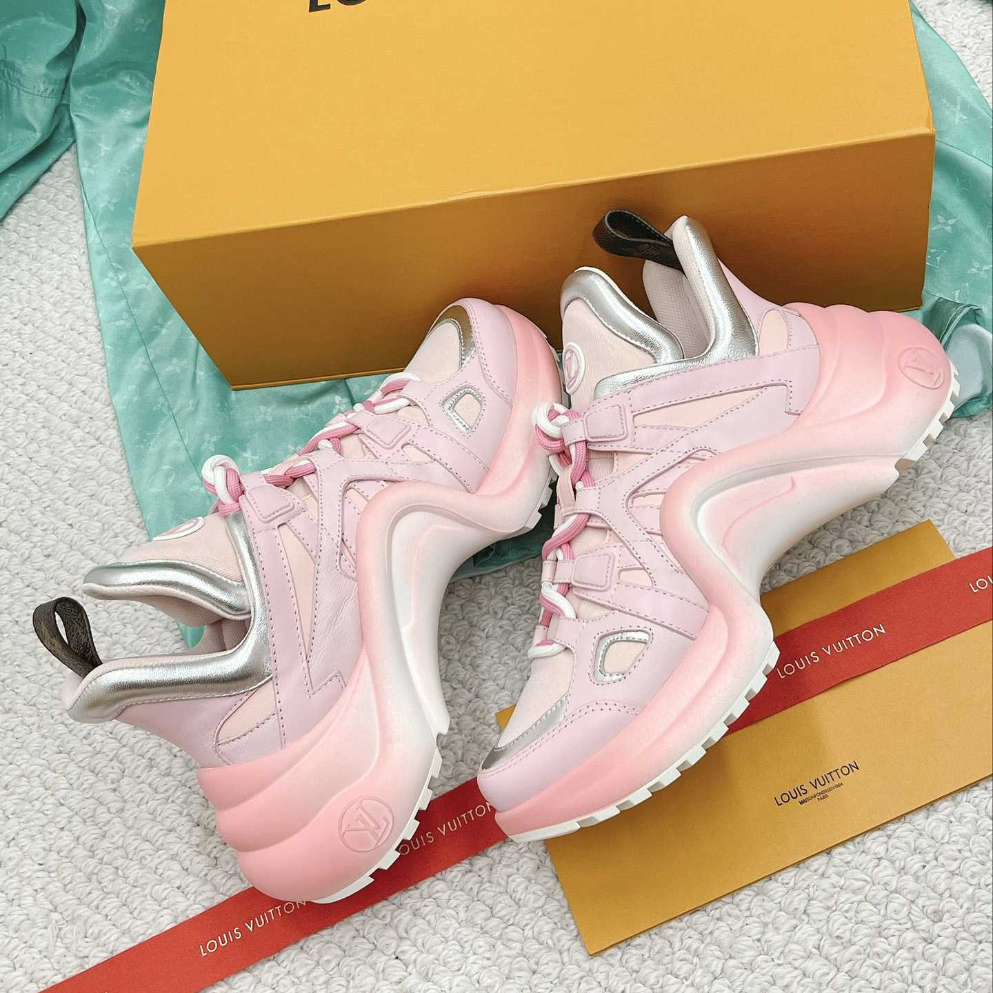 Louis Vuitton LV Archlight Sneaker       1AACM2 - PerfectKickZ