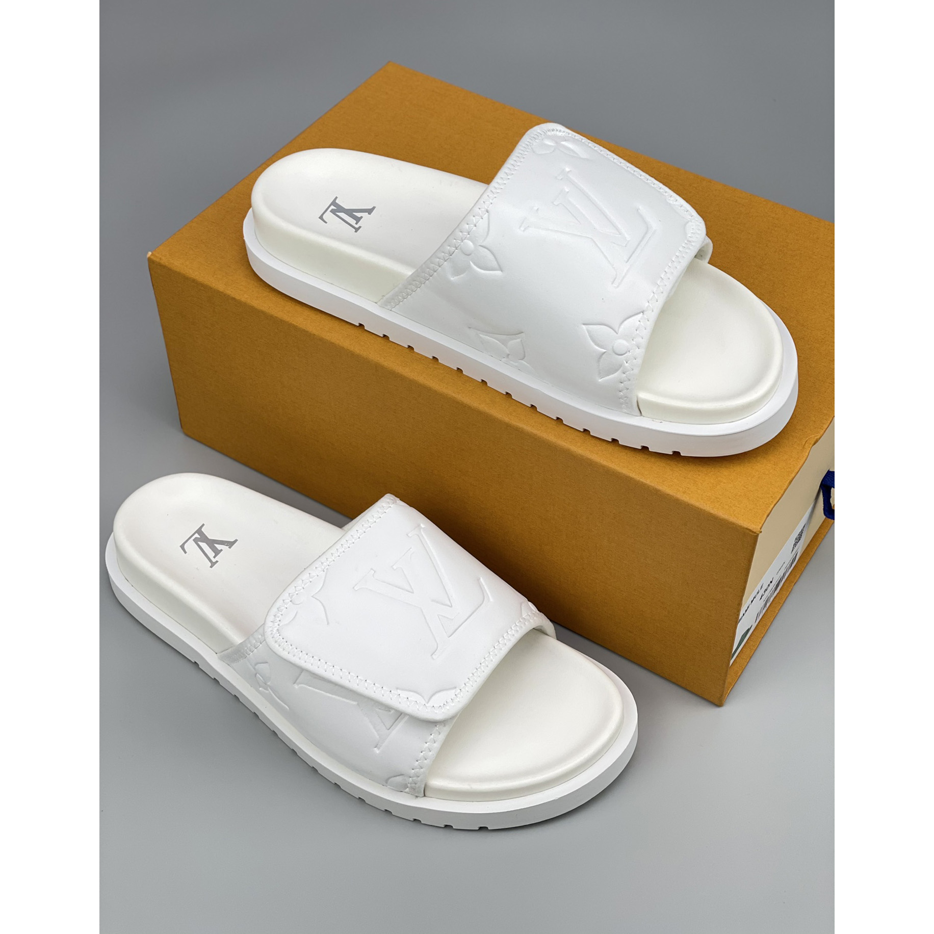 Louis Vuitton Miami Mule      1AA7RH - PerfectKickZ