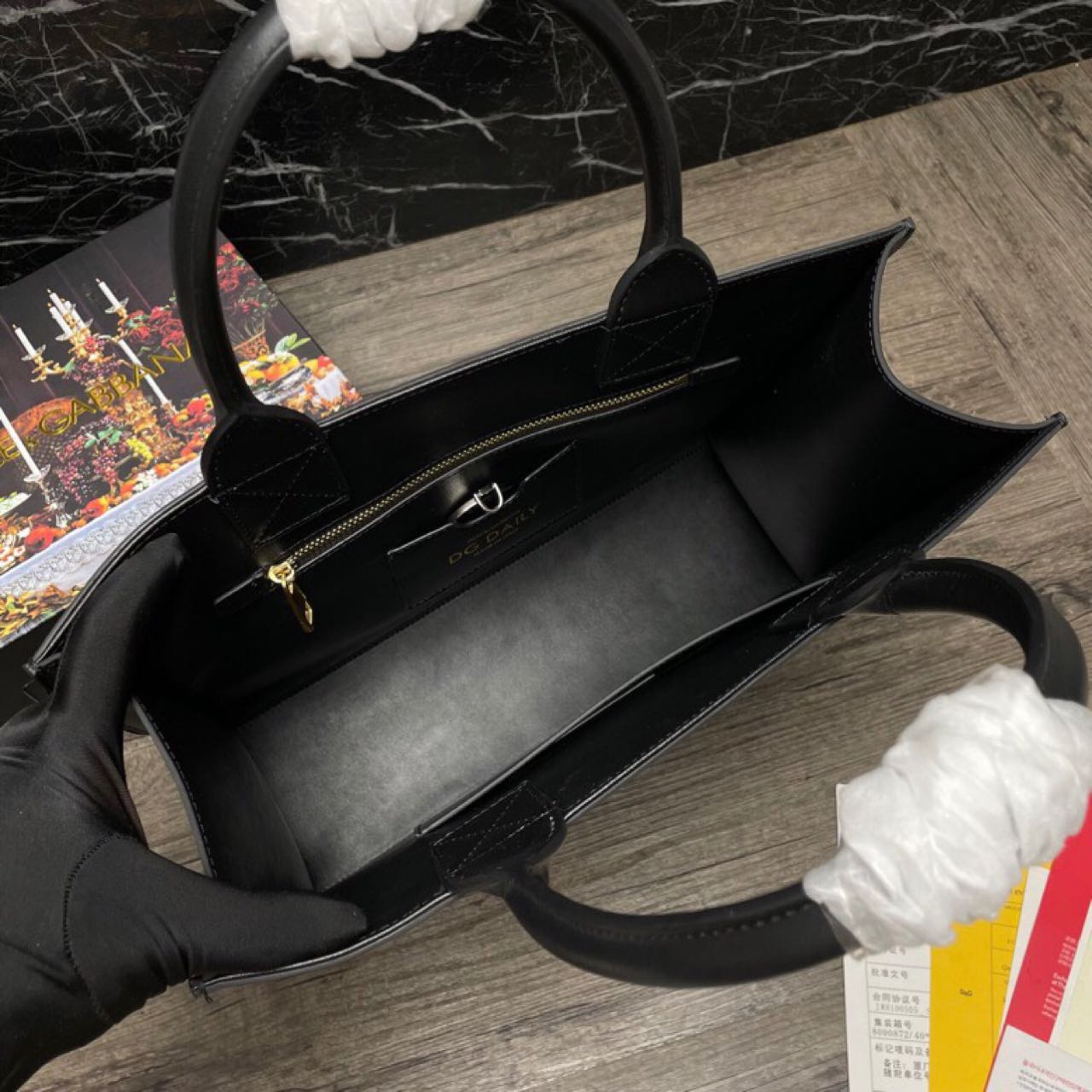 Dolce & Gabbana Small calfskin DG Daily shopper(36-28.5-13cm) - PerfectKickZ
