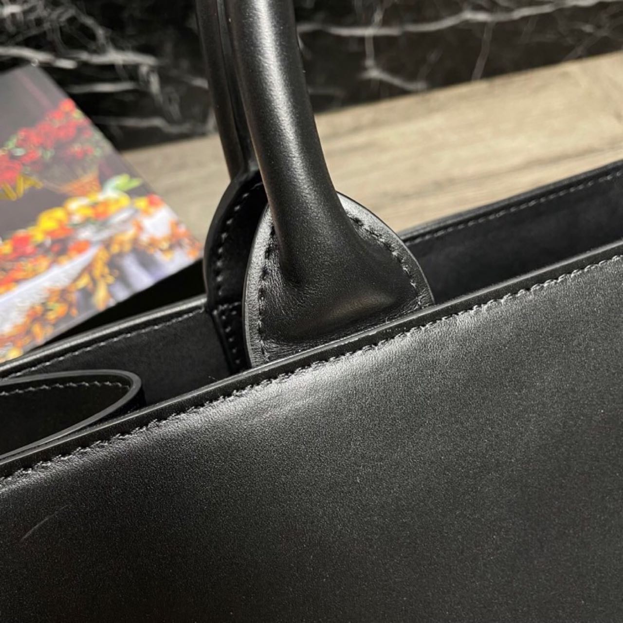 Dolce & Gabbana Small calfskin DG Daily shopper(36-28.5-13cm) - PerfectKickZ