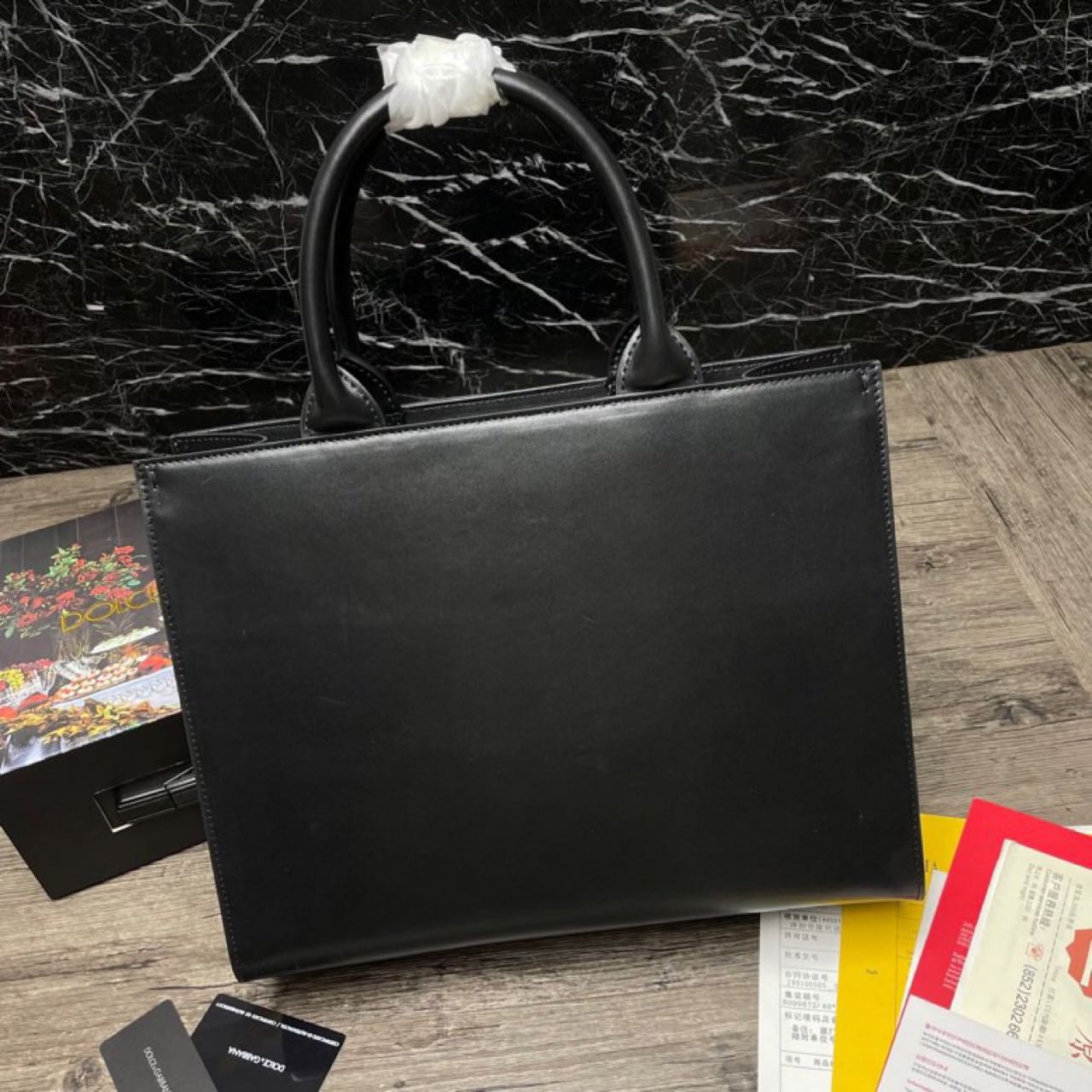 Dolce & Gabbana Small calfskin DG Daily shopper(36-28.5-13cm) - PerfectKickZ