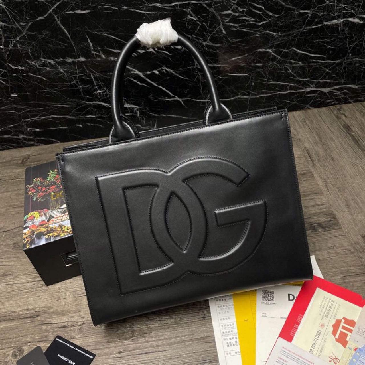 Dolce & Gabbana Small calfskin DG Daily shopper(36-28.5-13cm) - PerfectKickZ