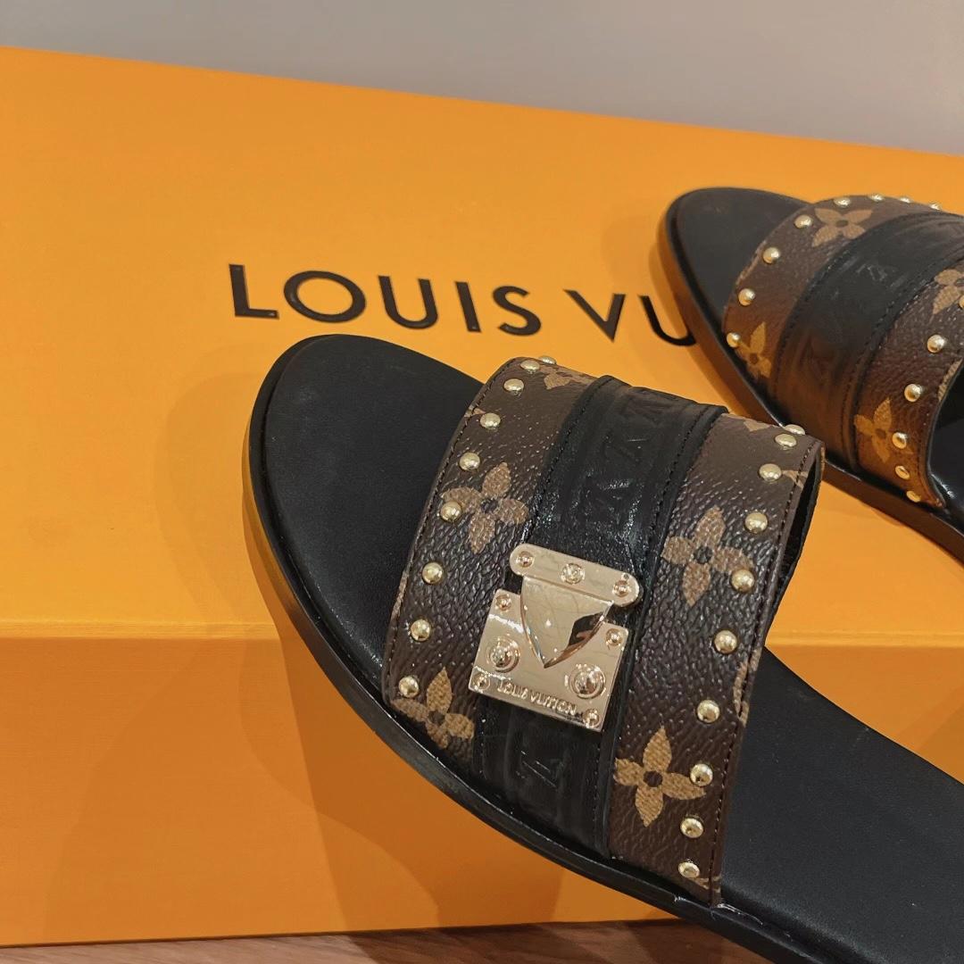 Louis Vuitton Lock It Flat Mule     1AAC3Q - PerfectKickZ