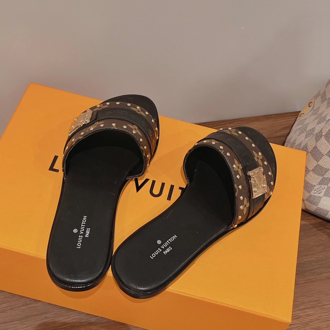 Louis Vuitton Lock It Flat Mule     1AAC3Q - PerfectKickZ