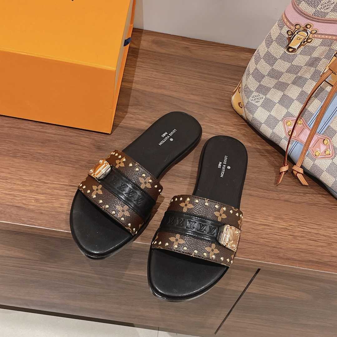 Louis Vuitton Lock It Flat Mule     1AAC3Q - PerfectKickZ