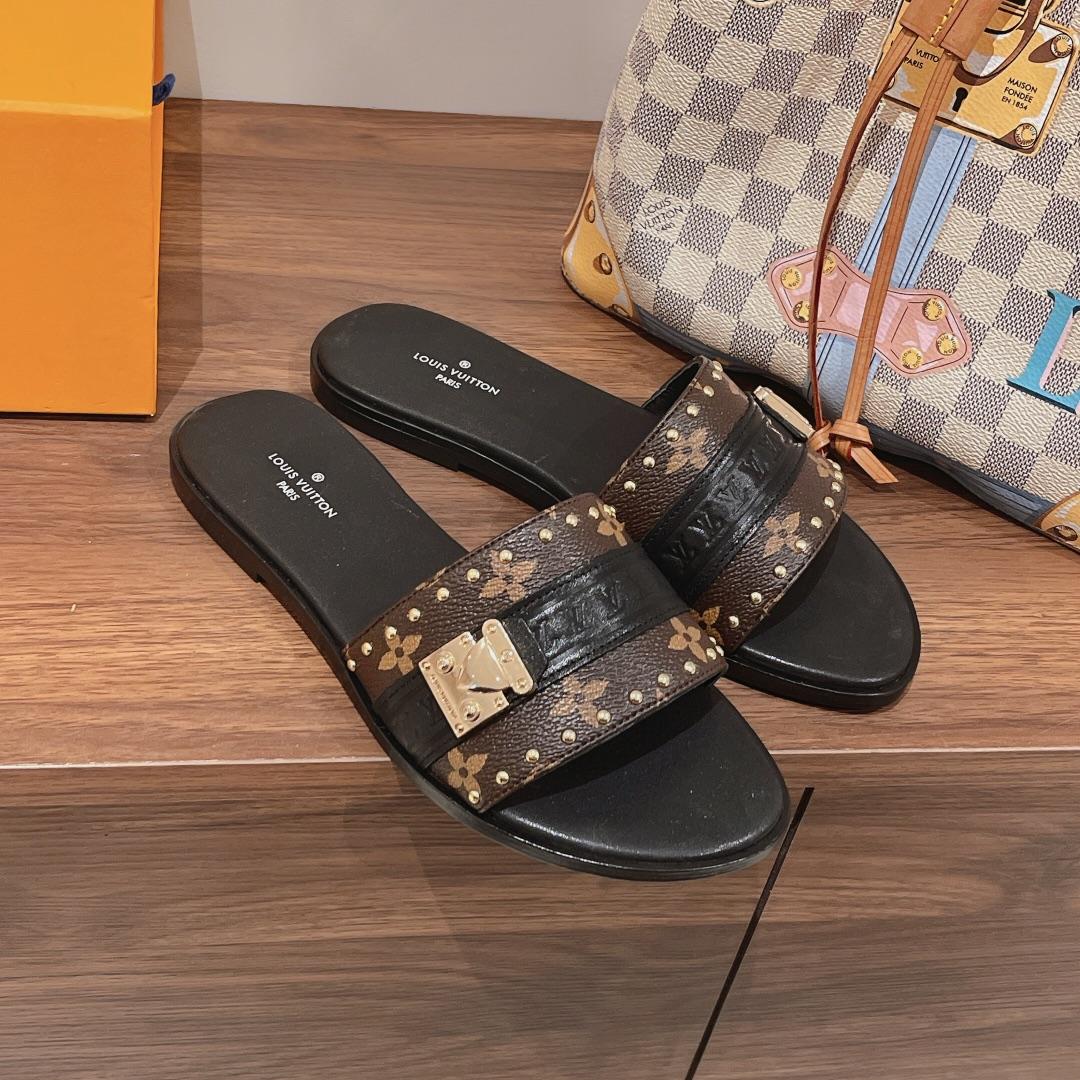 Louis Vuitton Lock It Flat Mule     1AAC3Q - PerfectKickZ